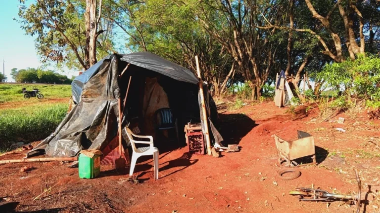 Autoridades constatan que ocupantes abandonan inmueble y dejan sus ranchos precarios