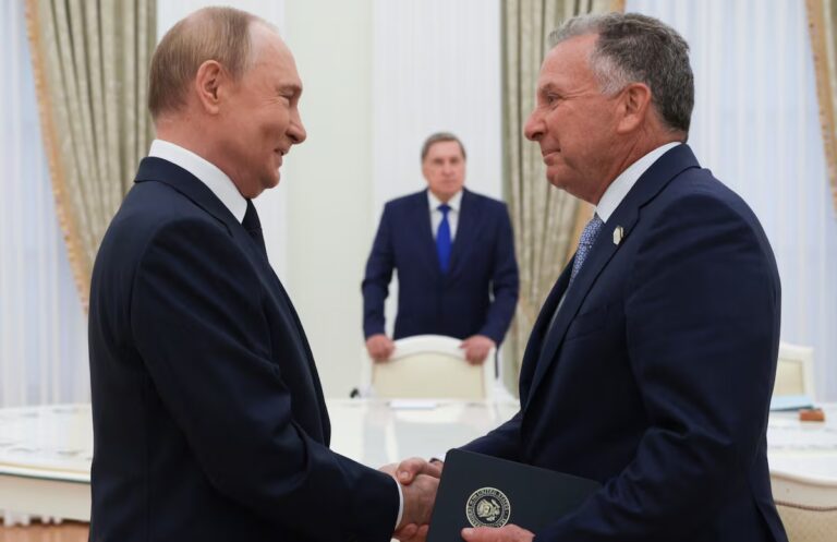 El enviado de Trump, Steve Littleff, aconsejó a Rusia cómo ser feliz con el presidente de Estados Unidos | Universal