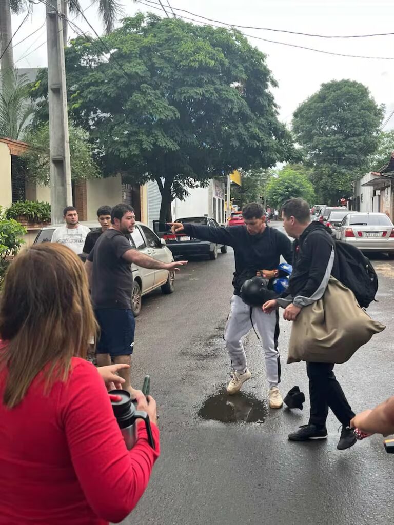 Estudiante es agredido al intentar defender a su profesor en Itauguá