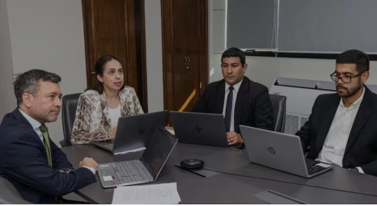 MEF cumplirá la meta de déficit fiscal, pagando solo una parte de la deuda