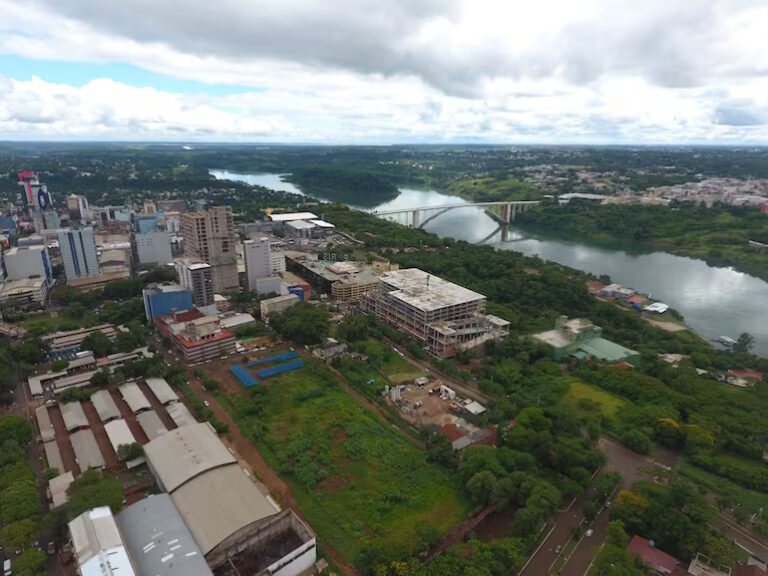 Pronostican posibles chaparrones para este domingo en el Este