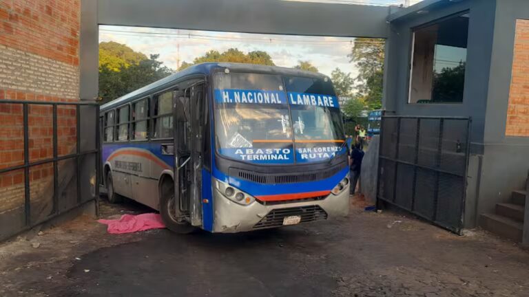 Tragedia en Itá: joven muere al caer debajo de un colectivo