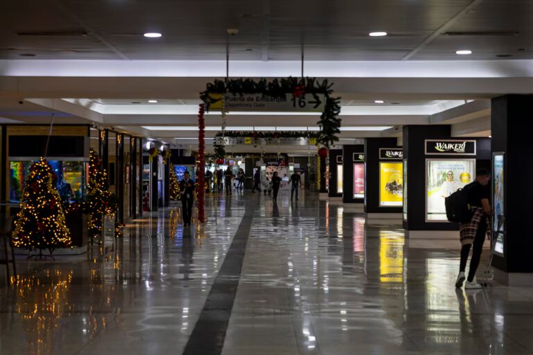 Trump anunció el cierre total del espacio aéreo venezolano | Universal