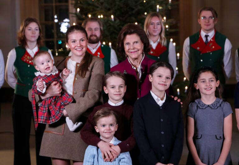 Así son las felicitaciones navideñas de la realeza: unidad familiar y popularidad de las mascotas | Gente