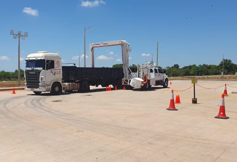 DNIT realiza simulacro operativo en el Puente de la Integración con camiones vacíos