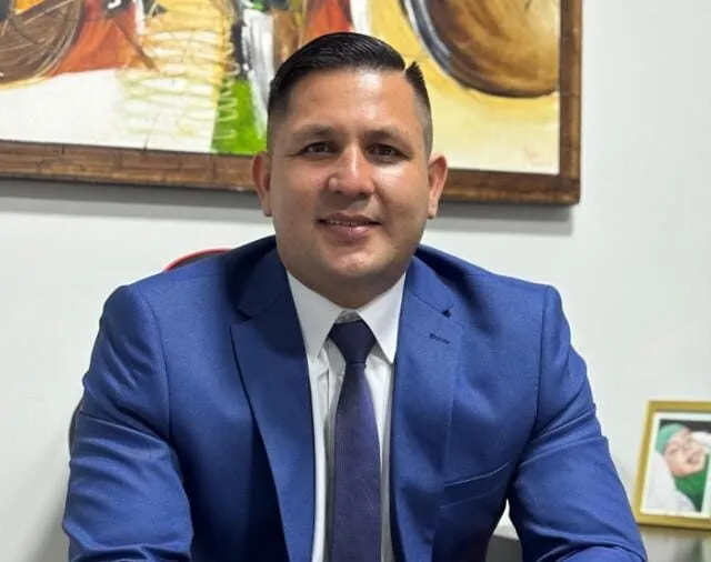 Director del Instituto Técnico Superior Santísima Trinidad extiende un afectuoso saludo navideño a la comunidad de PJC