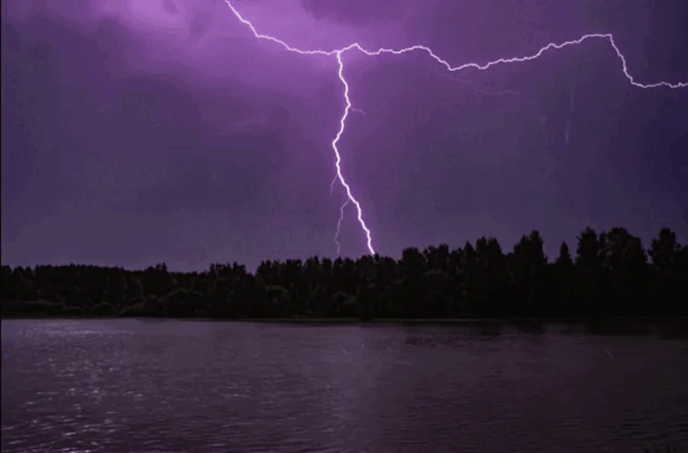 Doce zonas del país en alerta por tormentas esta noche