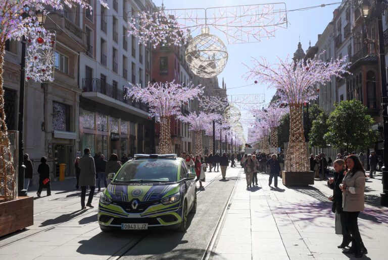 El alcalde de Sevilla estrena el Plan de Seguridad de Navidad gracias a Vox | Historias de Andalucía