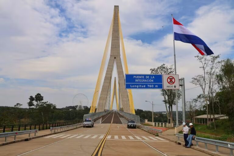 En medio de críticas de vecinos, Presidente Franco se prepara para el Puente de la Integración