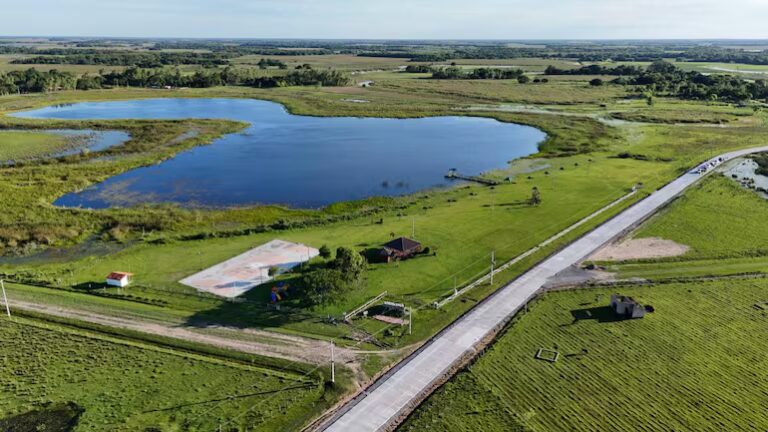 Laguna Maká, una joya natural para disfrutar en familia este fin de semana largo