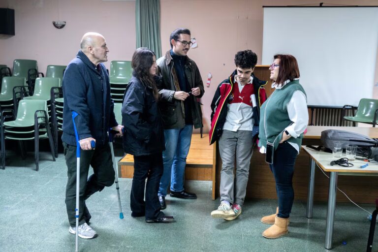 Los principales conquistadores del Gordo de Navidad de Villamanín, 15 jóvenes de entre 18 y 25 años: «Hoy perdimos amigos» | Lotería de Navidad 2025