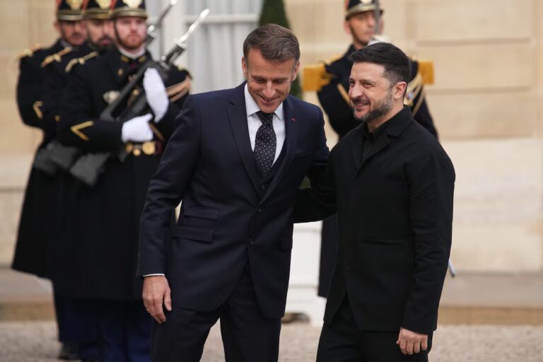 Macron cree que sólo Ucrania puede pensar en su papel y Zelensky pide que Rusia no sea bienvenida en la guerra | Universal