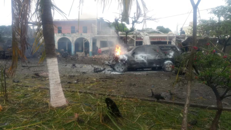 MichaAacán: un carro bomba explota frente a la capital coahuana de Coahunalo y deja tres muertos