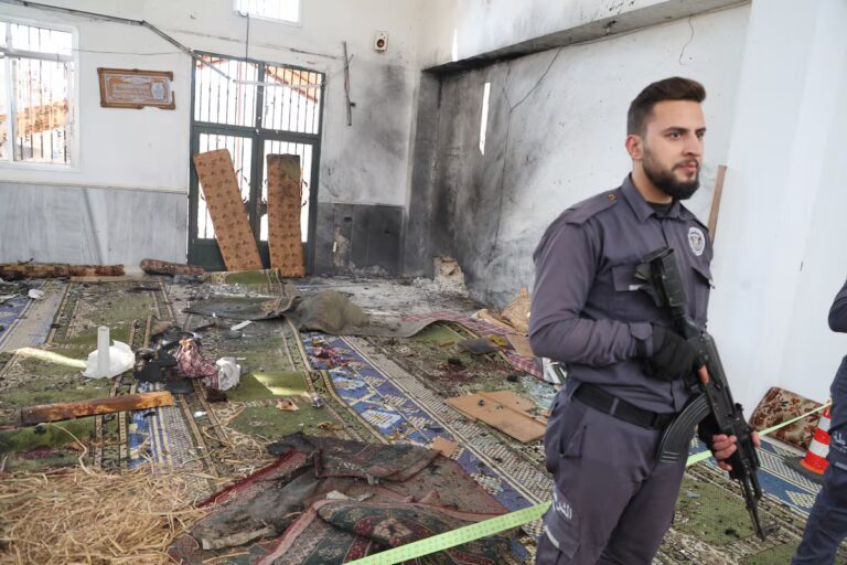 Ocho personas murieron en un ataque a una mezquita alauí en Siria durante la principal oración semanal | Estados
