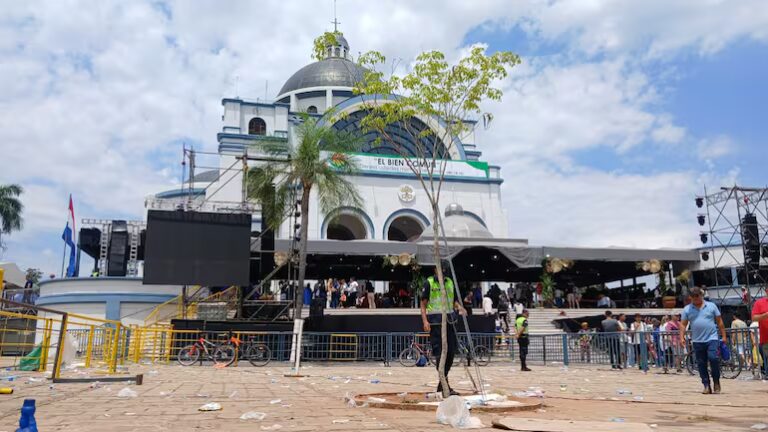 Peregrinos dejan basura constante y Caacupé redobla esfuerzos para mantener la ciudad limpia