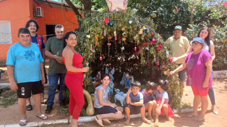 Pesebre comunitario tradicional atrae a vecinos y visitantes en Coronel Oviedo