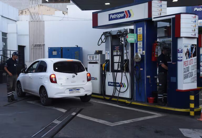 Petropar bajó sus precios, pero sin combustible de la firma catarí