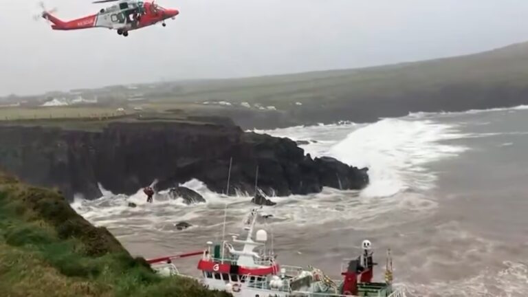 Rescatados 14 capitanes galos de un barco pesquero irlandés | Historias de Galicia