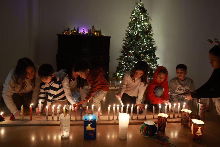 Tradiciones de caza: Día de las velitas, una celebración colombiana que se ha trasladado a España | un criminal