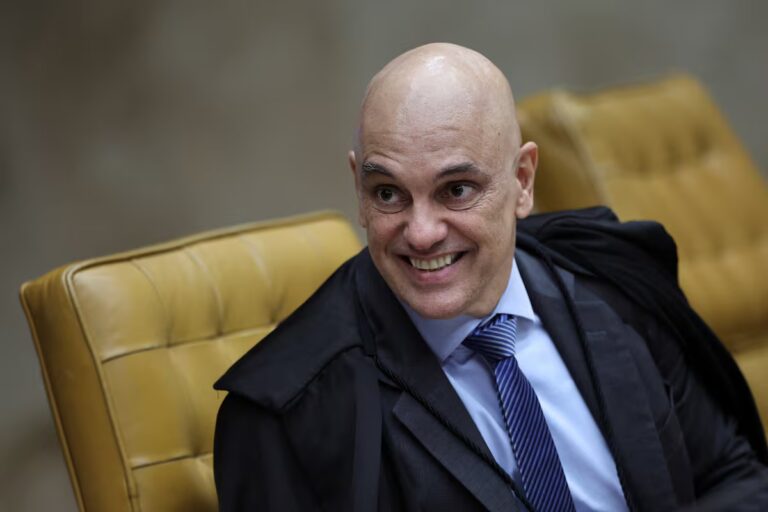 Trump eliminó pornografía de Alexandre de Moraes, quien la usó contra Boldaro para coordinar