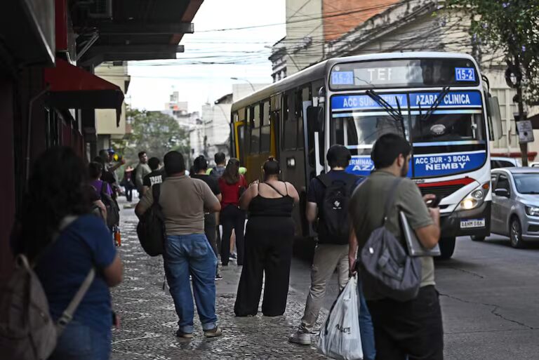 Usuarios entre la espada y la pared: Reguladas, huelga y tarifas altas de plataformas