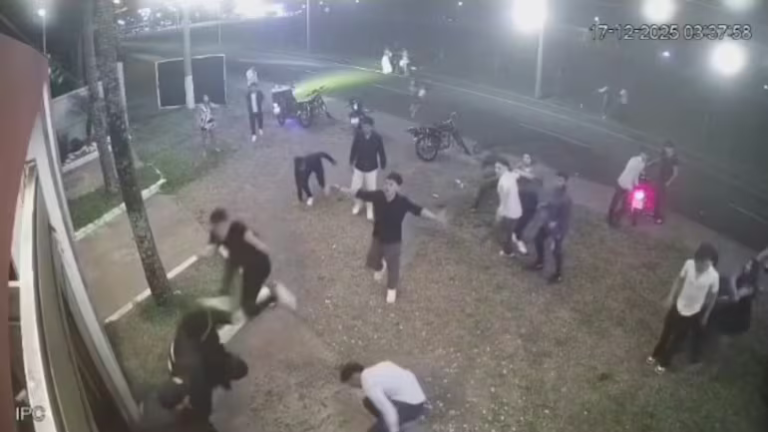 Video: batalla campal frente a fiesta de colación deja a guardia gravemente herido en Caaguazú