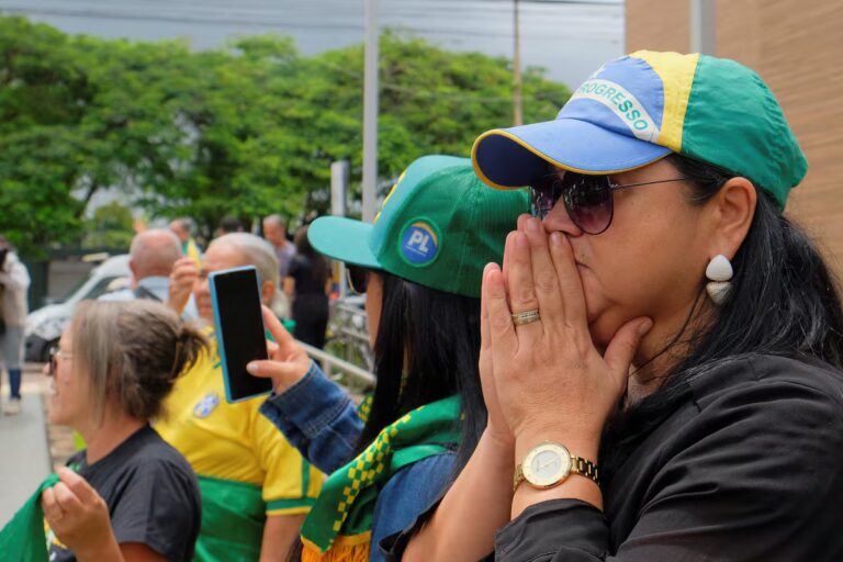 Bolsonaro volverá al hospital para un reconocimiento médico tras sufrir un dolor de cabeza en su habitación