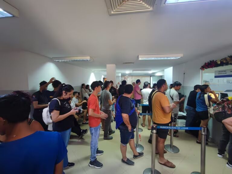 Caos y burocracia: el calvario de contribuyentes en Luque