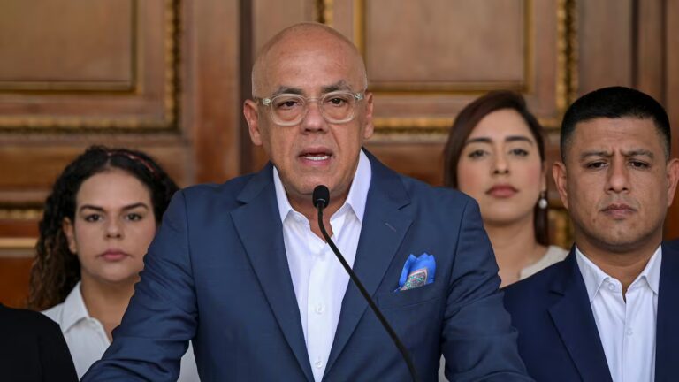 Chavismo anuncia liberación masiva de presos políticos «por la paz»