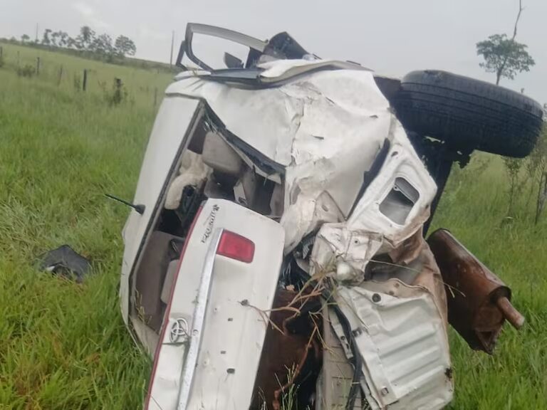 Dos policías mueren en accidente de tránsito y una mujer sobrevivió en Yby Yaú