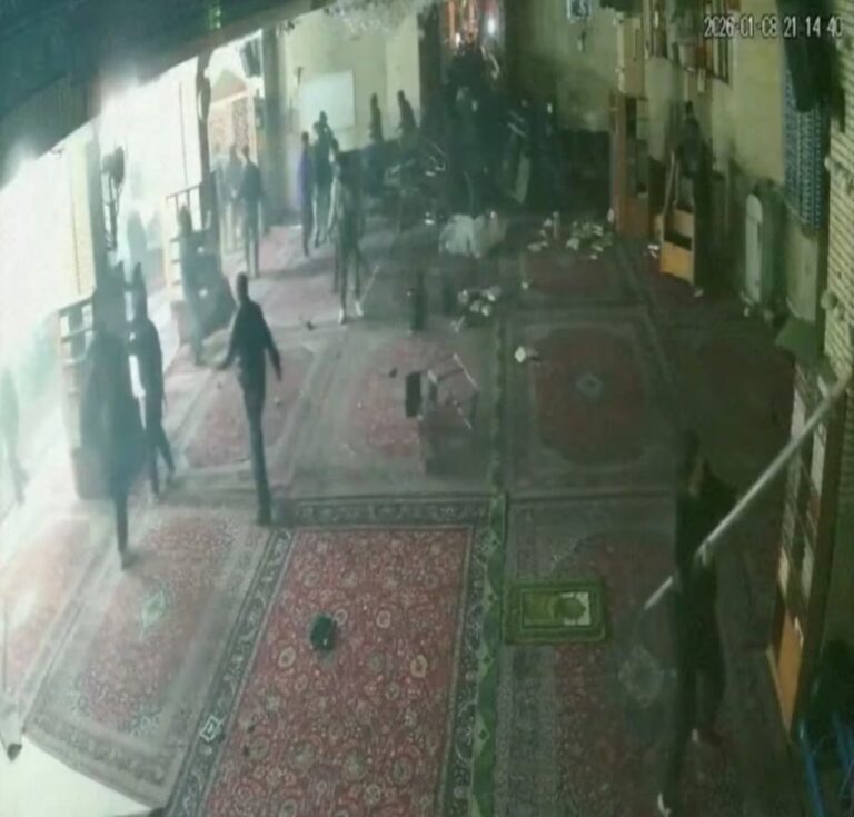 Estados Unidos presionará a Irán para que actúe mientras Trump considera una acción militar