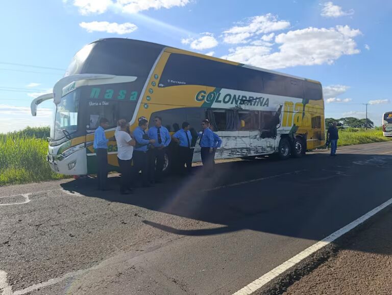 Ruta PY08: Bache habría ocasionado otro choque y un pasajero quedó atrapado