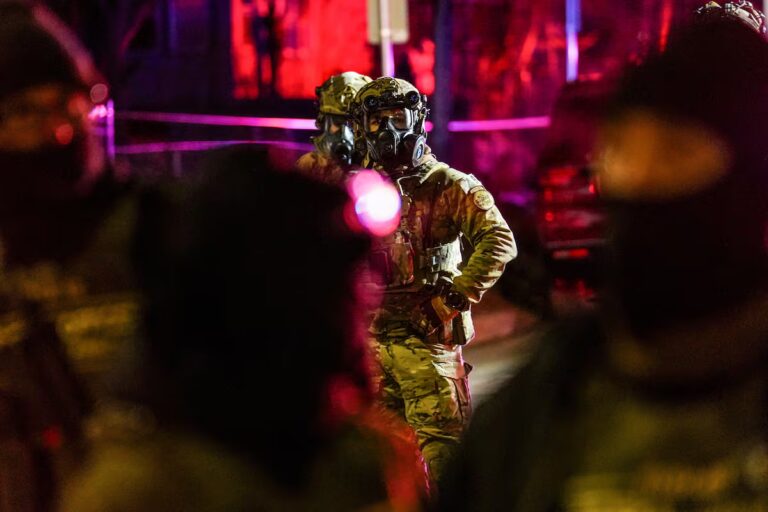 Trump amenaza con invocar la Ley de Insurrección en Minneapolis tras el segundo tiroteo por parte de un agente federal | Inmigrar a los Estados Unidos