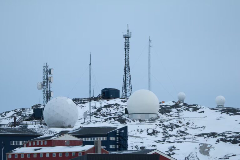 Trump anuncia que impondrá un nuevo impuesto del 25% a los países que trabajan en Groenlandia | Países