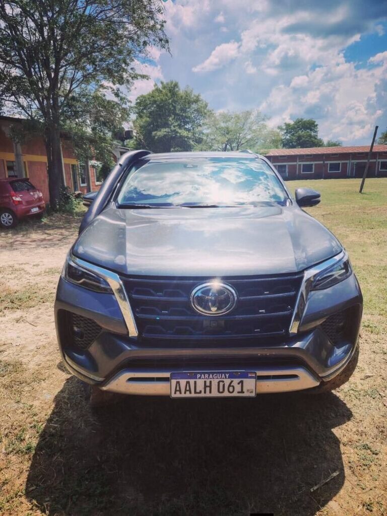 Cae suboficial de Policía con una camioneta “clonada”