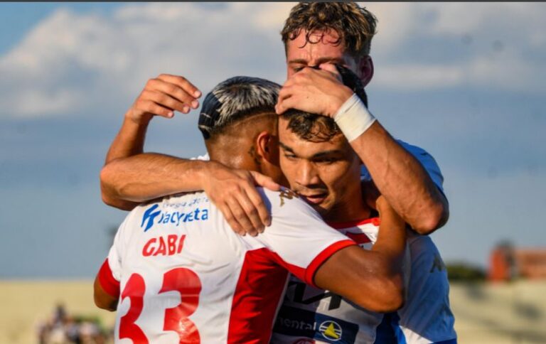 El Trico desplumó al Gallo y pase lo que pase, será líder en solitario