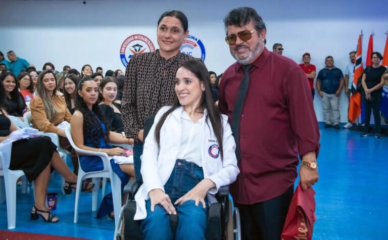 Joven con parálisis cerebral inicia la carrera de Medicina