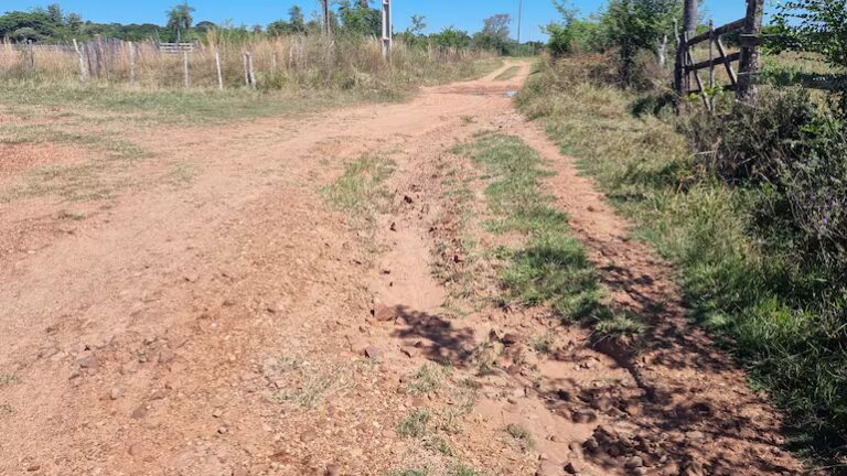 Continúa reclamo vecinal por abandono de camino en San Juan Bautista