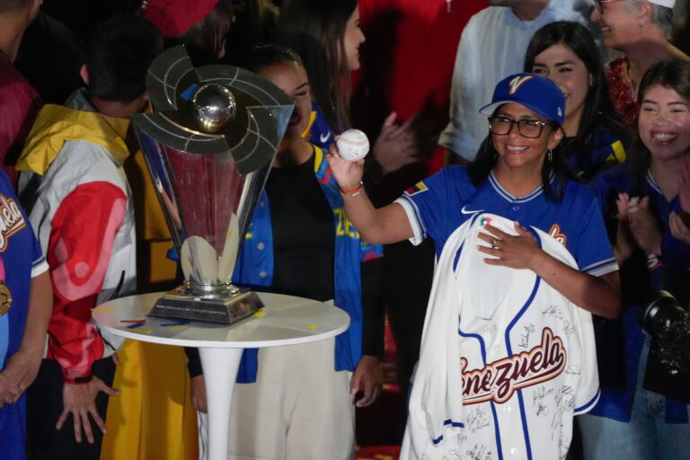 El béisbol une a Venezuela en una jornada silenciosa
