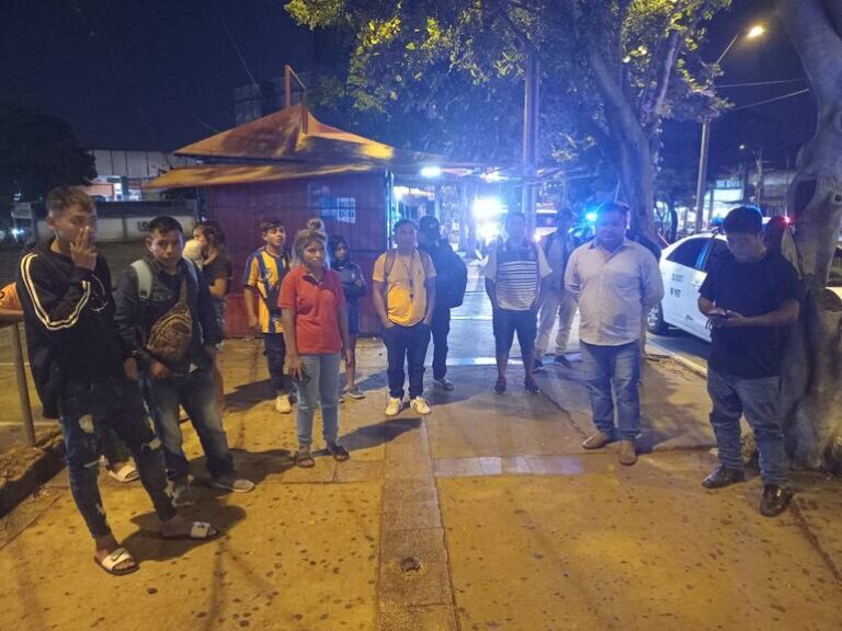 Indígenas llegan a Asunción y la Policía frena su marcha