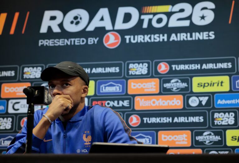 Kylian Mbappé: «La información sobre la rodilla equivocada no es cierta» ||