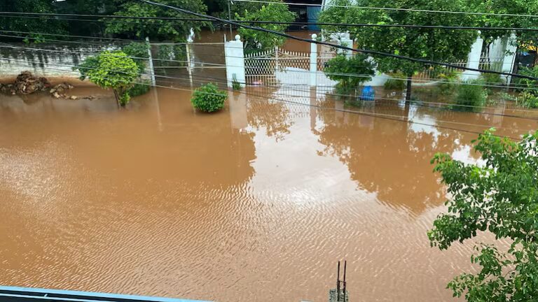 Luque: lluvias inundan viviendas en en el Laurelty