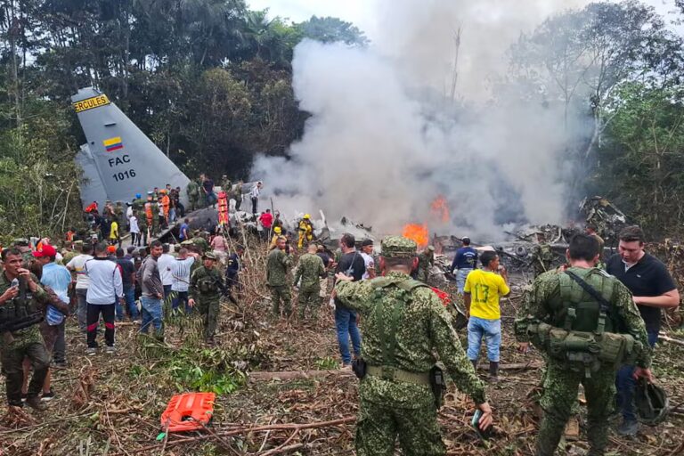 Putumayo: Colombia contabiliza 66 muertos tras estrellarse avión militar mientras Gobierno y oposición chocan