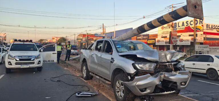 Video: sigue prófugo el conductor que causó un grave accidente en la Transchaco