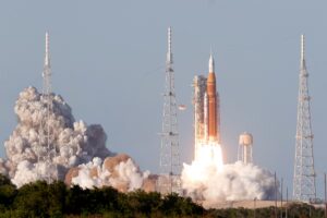 El último minuto del lanzamiento del proyecto Artemis 2, en vivo | Los astronautas baten el primer récord: son las personas que dieron la vuelta más lejos a la Tierra | Ciencia