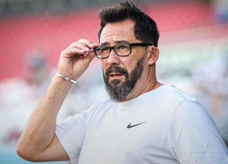 A “Vitamina” le preocupa’i que en Chile van a jugar en cancha sintética