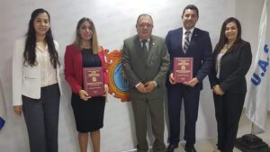 Alliana muestra su título universitario tras críticas a su entorno familiar