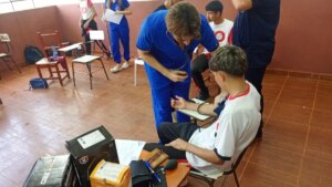 Alumnos del Colegio Ramón Indalecio Cardozo reciben atención médica de la UCP-PJC