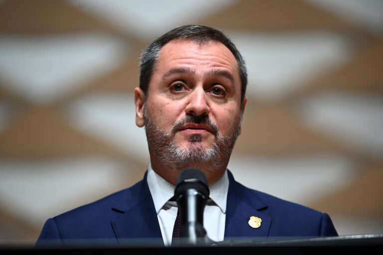 Brasil implementa un compromiso y revoca las credenciales de un policía estadounidense destacado en Brasilia