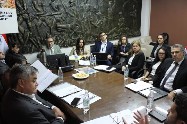 Cartismo plantea elevar déficit fiscal a 2,5% y “racionalizar” unos U$S 45 millones